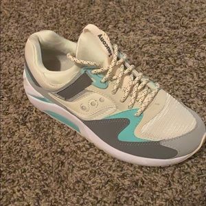 Saucony grid 9000 shoes